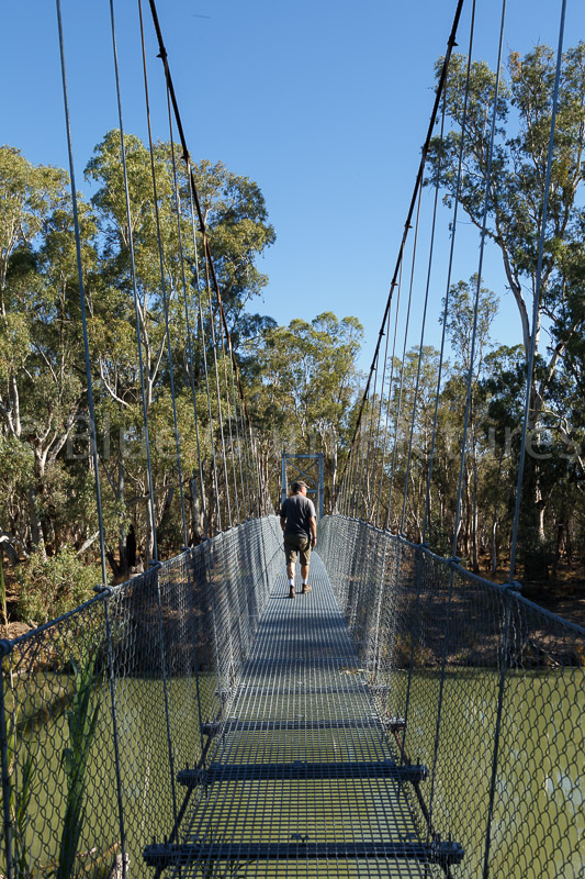 Swing bridge