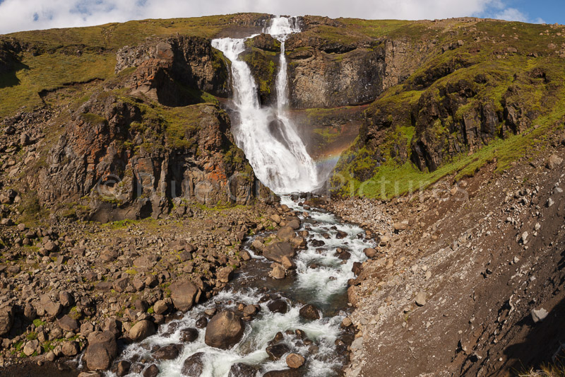 Yst i-Rjúkandi waterfall